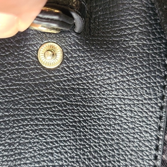 NWT Karl Lagerfeld Paris Maybelle Black Gold Heart Crossbody - Picture 6 of 8